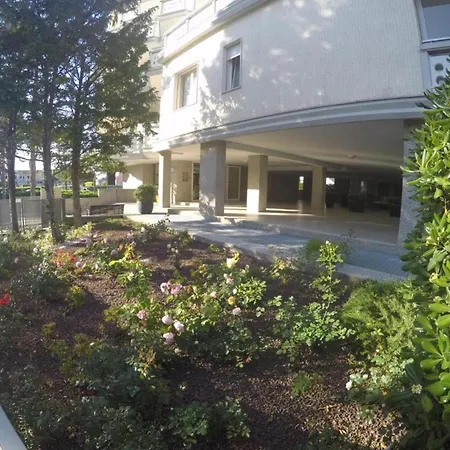 Functional Flat In A In アパート *