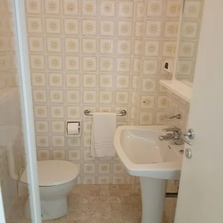 Functional Flat In A In アパート